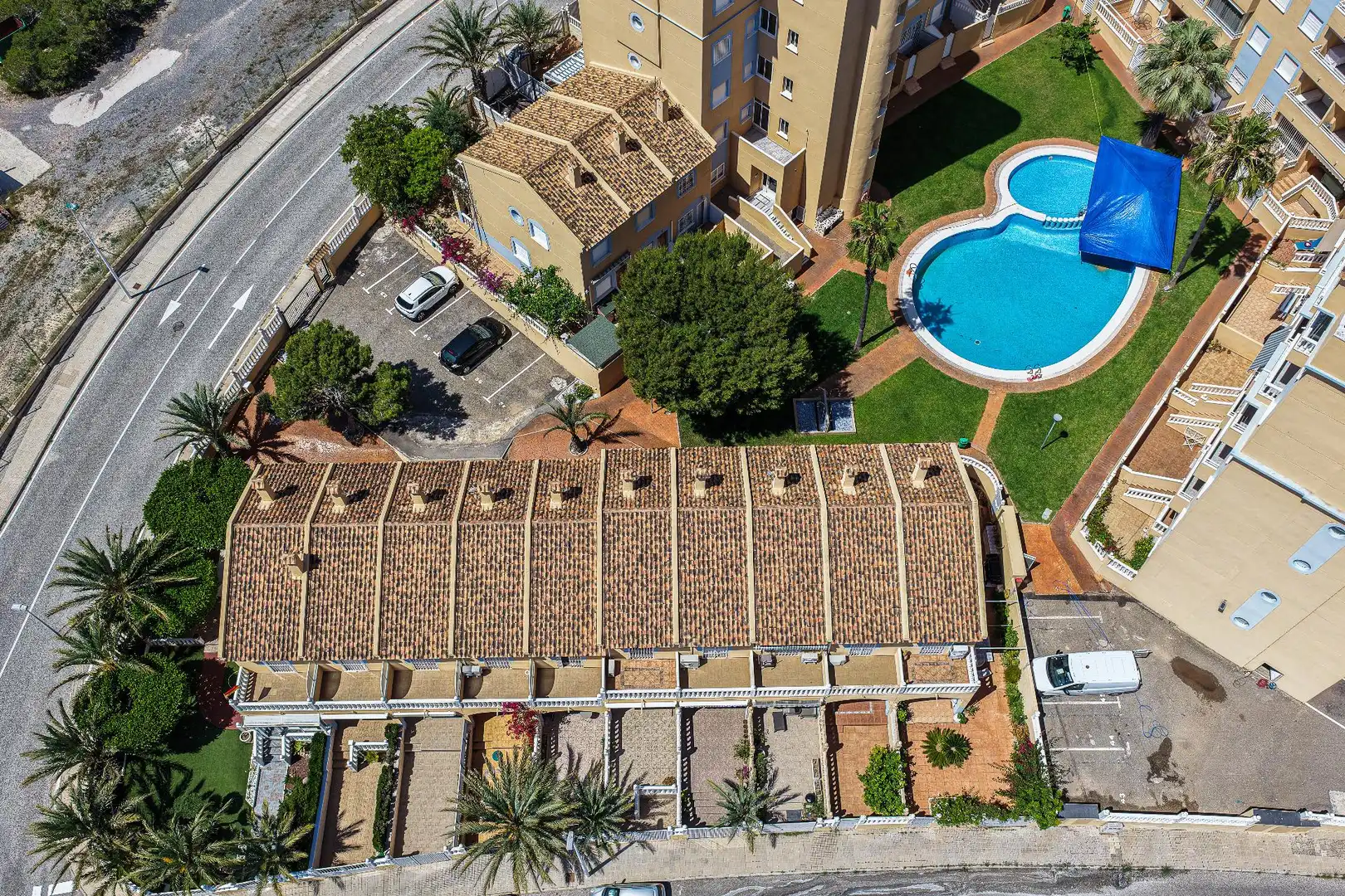 Vista exterior de Casa o xalet en venda en Elche / Elx amb Piscina comunitària
