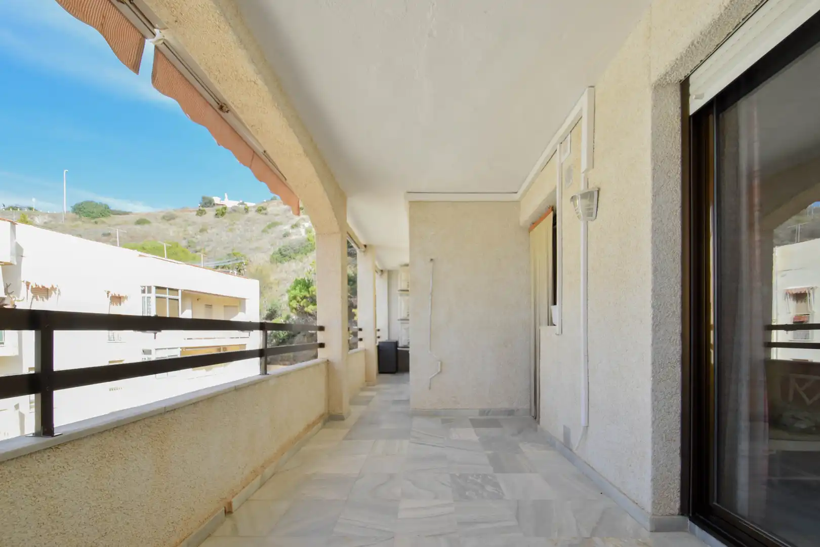 Außenansicht von Wohnungen zum Verkauf in Almuñécar mit Klimaanlage, Terrasse und Möbliert