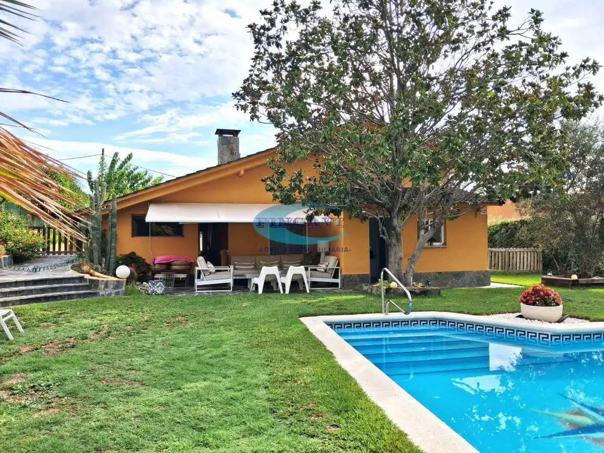 Casa con piscina in vendita a Bigues i Riells del Fai