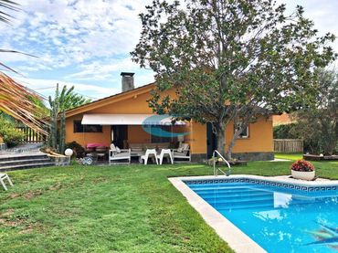 House with pool for sale in Bigues i Riells del Fai