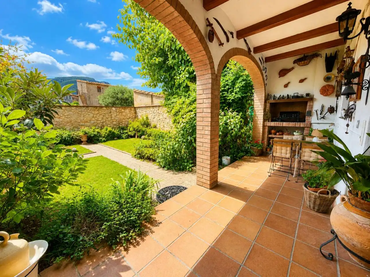 Terrassa de Casa o xalet en venda en Tortellà amb Jardí privat i Moblat
