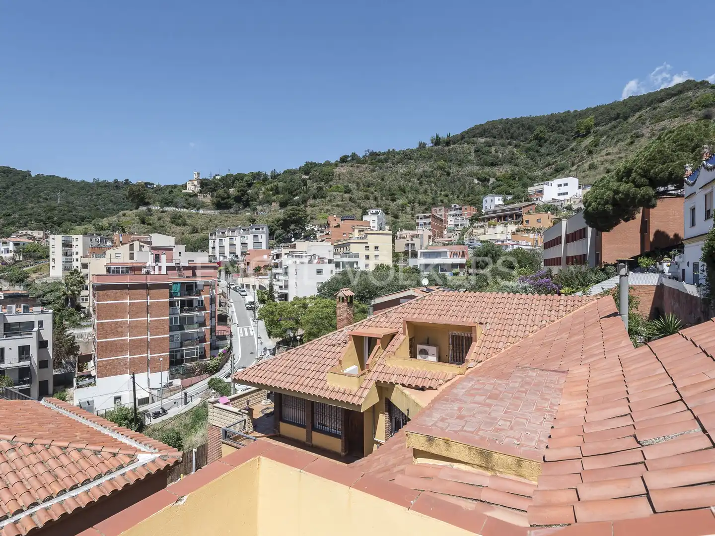 Vista exterior de Casa o xalet en venda en Barcelona amb Calefacció, Terrassa i Piscina