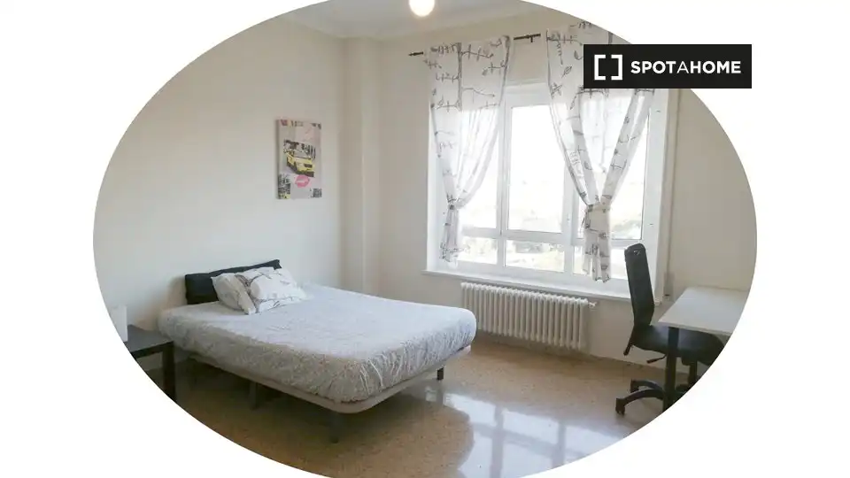 Habitación de Piso de alquiler en Zaragoza con Aire acondicionado, Calefacción y Amueblado
