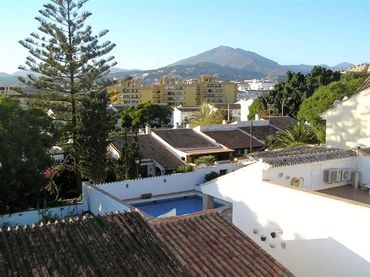 Maison mitoyenne avec balcon à vendre à Calle Ignacio Aldecoa