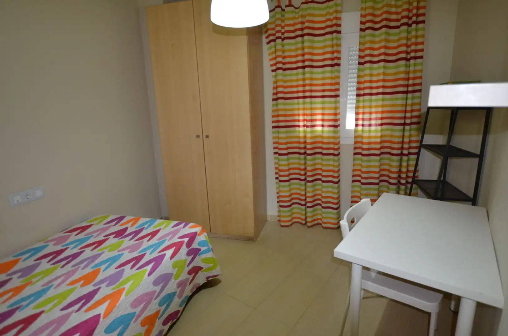 Bedroom of Flat for rent in Granada  with Heating, Furnished and Oven