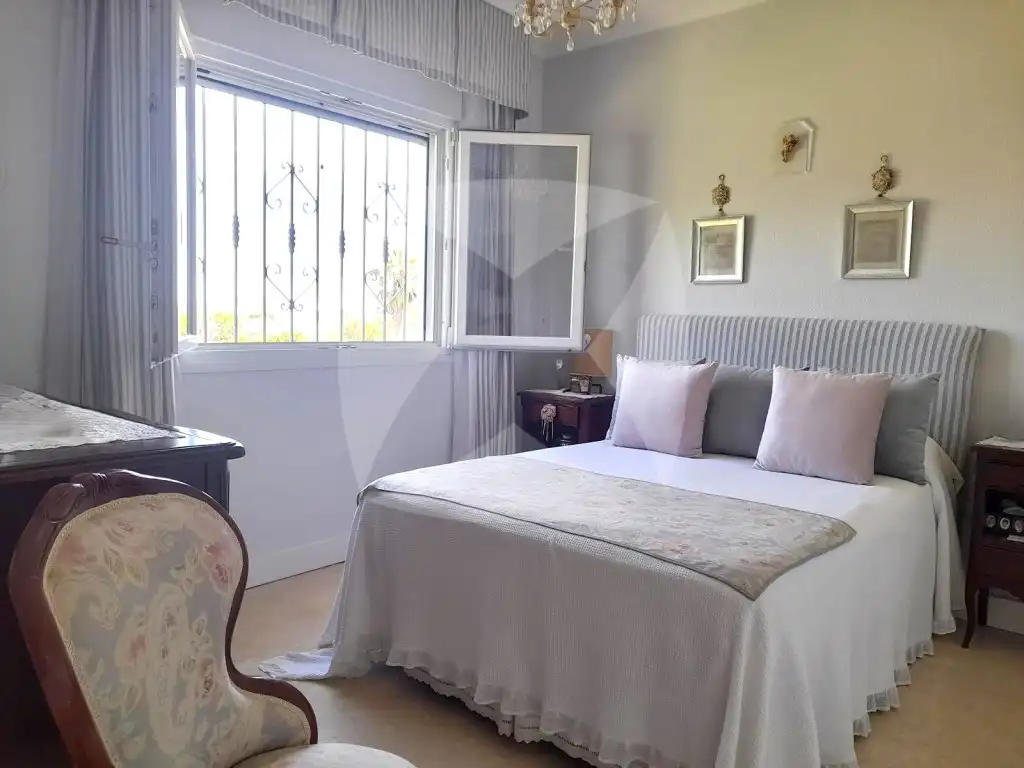 Dormitori de Casa adosada en venda en Badajoz amb Aire condicionat, Terrassa i Piscina