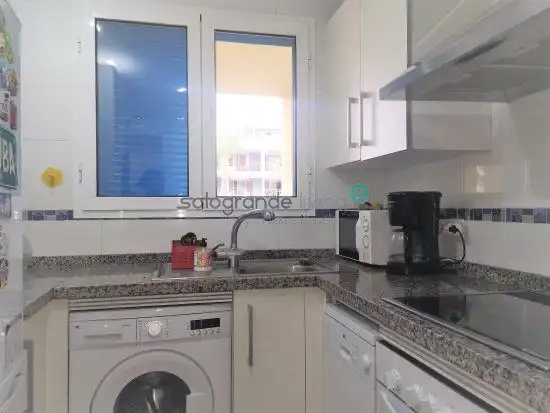 Cocina de Apartamento de alquiler en Sotogrande con Aire acondicionado, Calefacción y Terraza