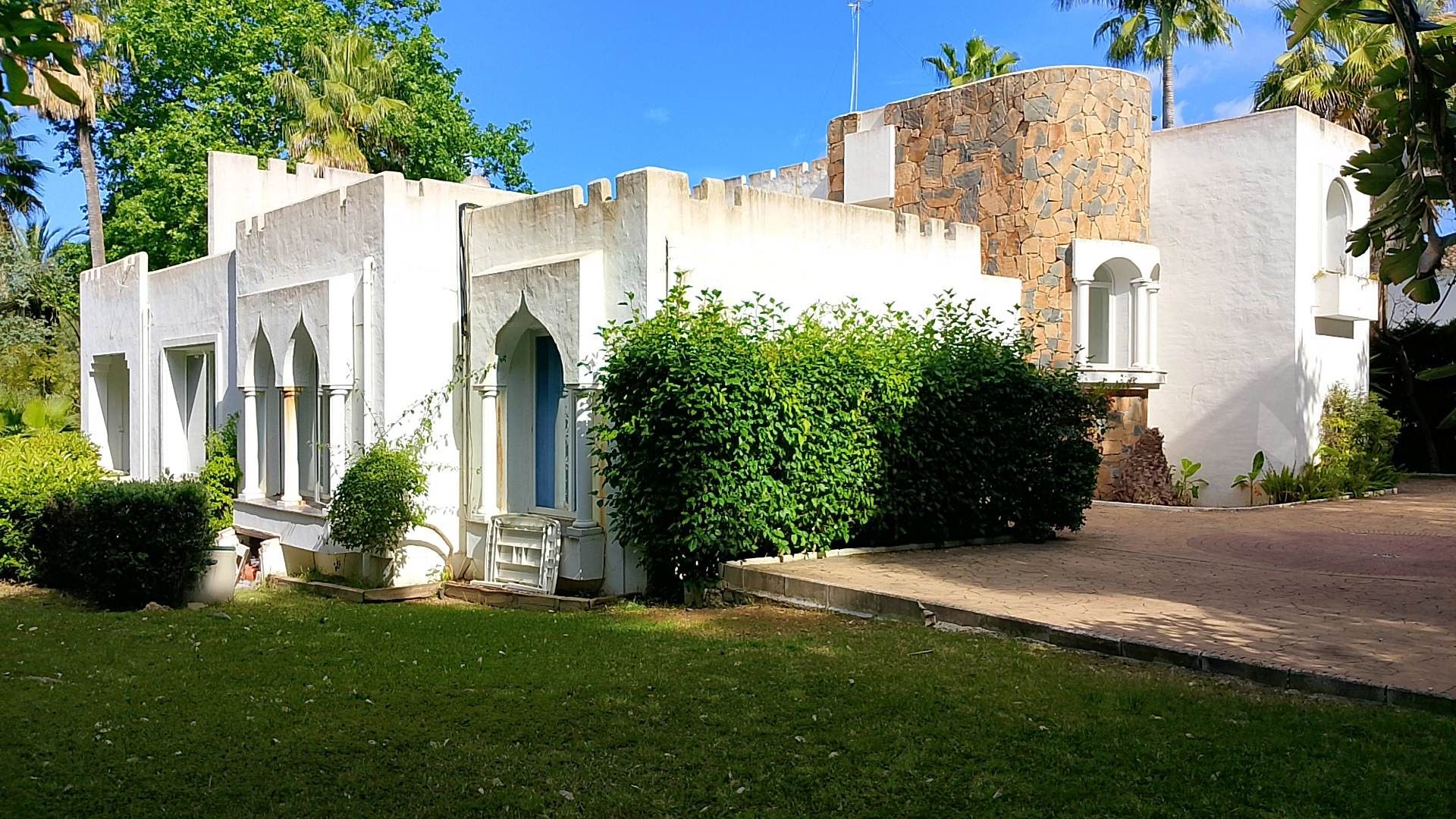 Exterior view of House or chalet for sale in Estepona  with Air Conditioner, Private garden and Terrace
