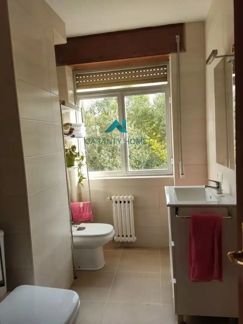 Bathroom of Flat for rent in Salamanca  with Heating, Furnished and Balcony