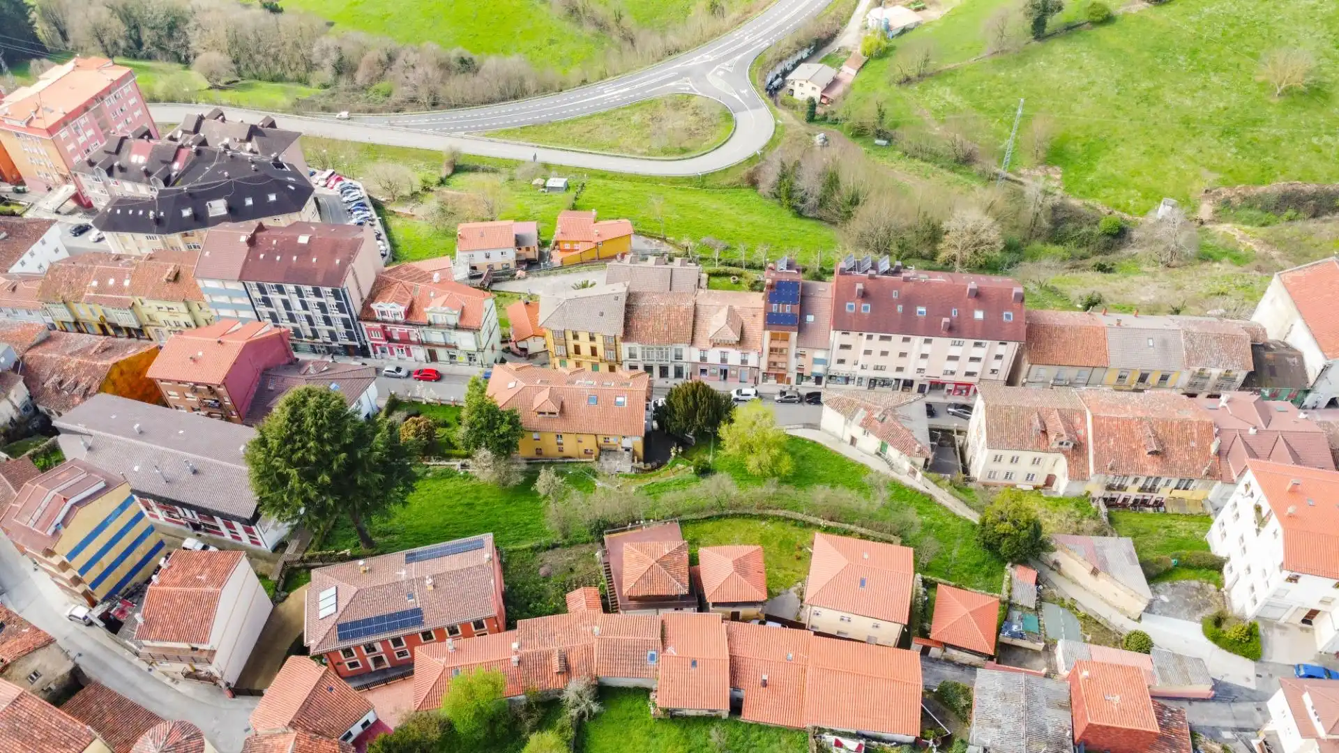 Casa adosada en venta en CIMADEVILLA, 28, Tineo