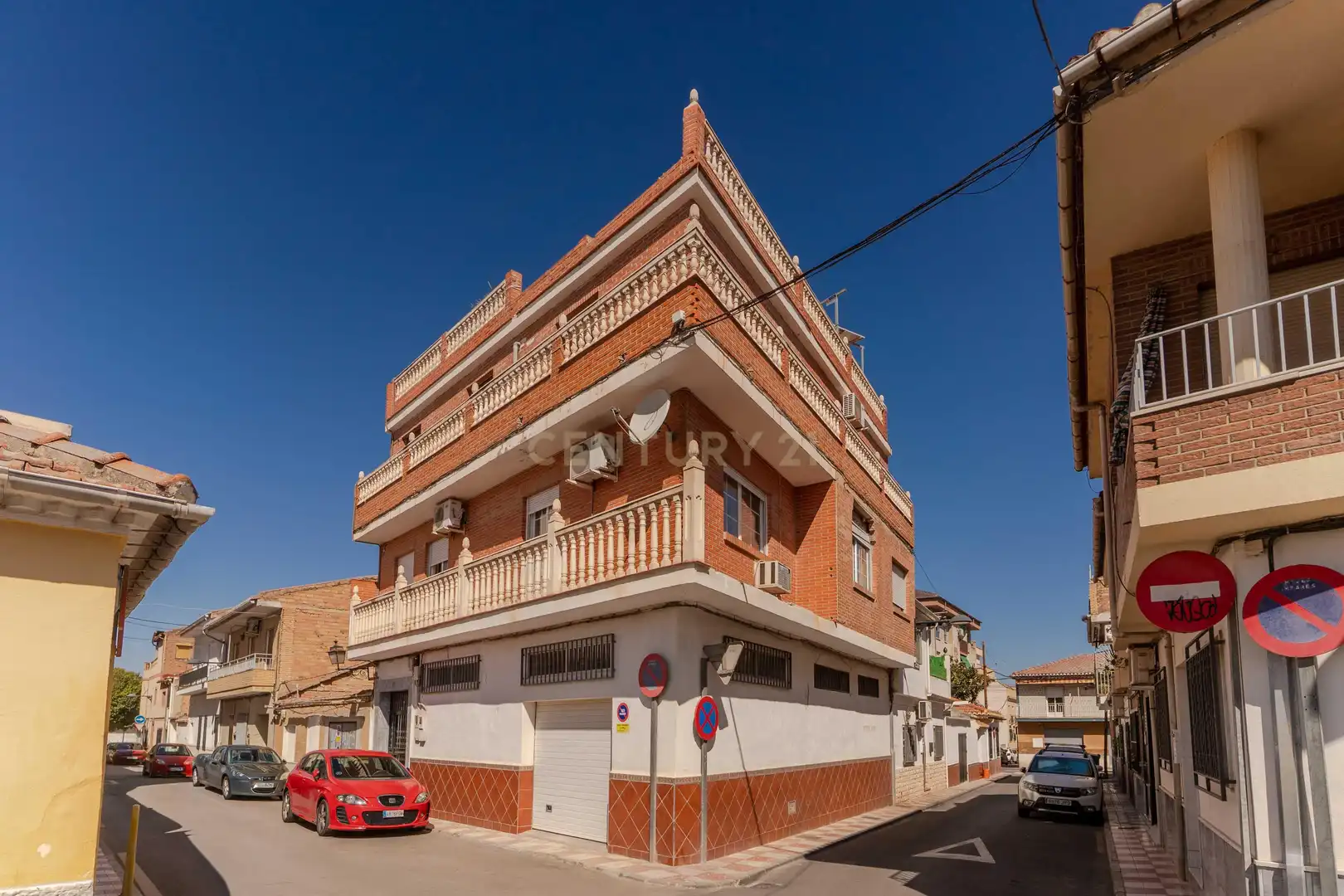 Vista exterior de Casa o xalet en venda en Avda. De los Ogíjares