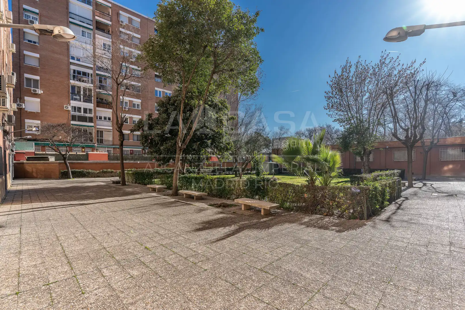 Vista exterior de Piso en venta en Madrid con Calefacción