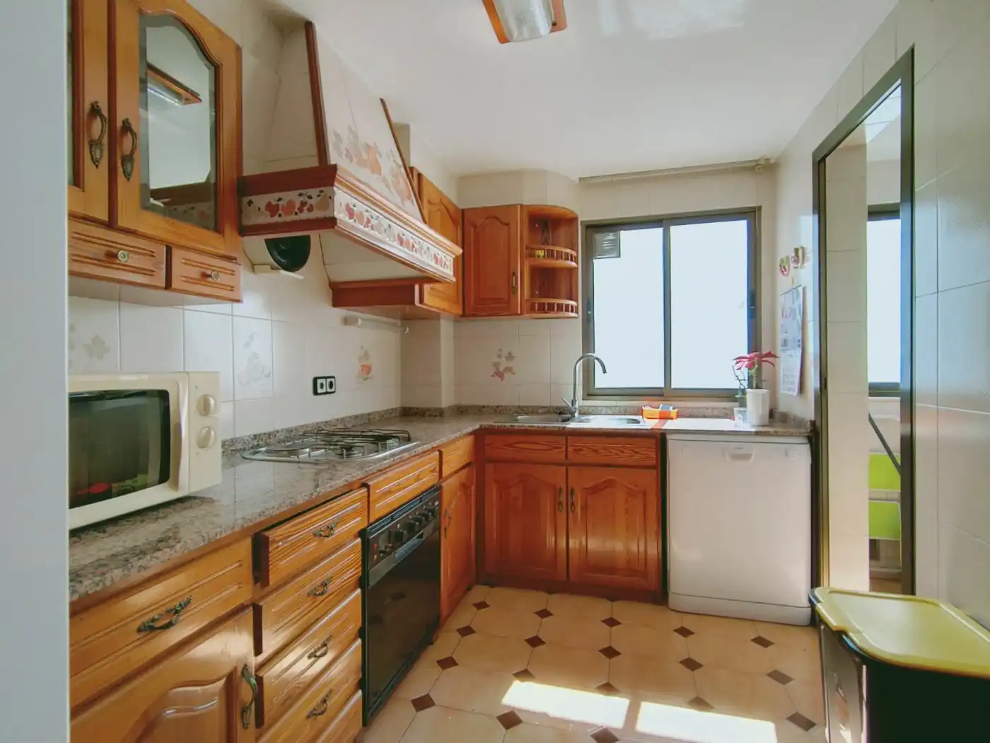 Cuina de Dúplex de lloguer en Benetússer amb Aire condicionat, Calefacció i Parquet