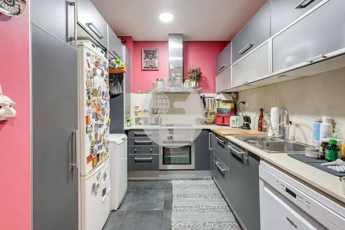 Cuina de Planta baixa en venda en Barcelona amb Traster