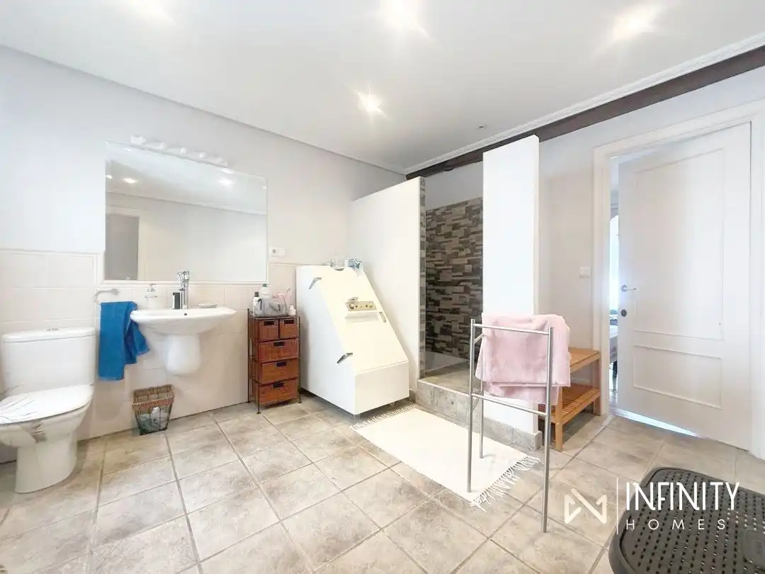 Baño de Piso de alquiler en Bilbao  con Calefacción, Terraza y Balcón