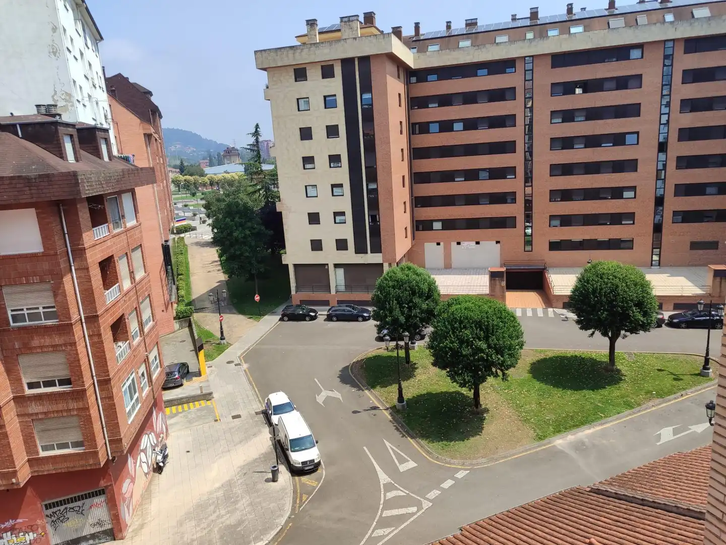 Aparcament de Pis en venda en Oviedo  amb Calefacció