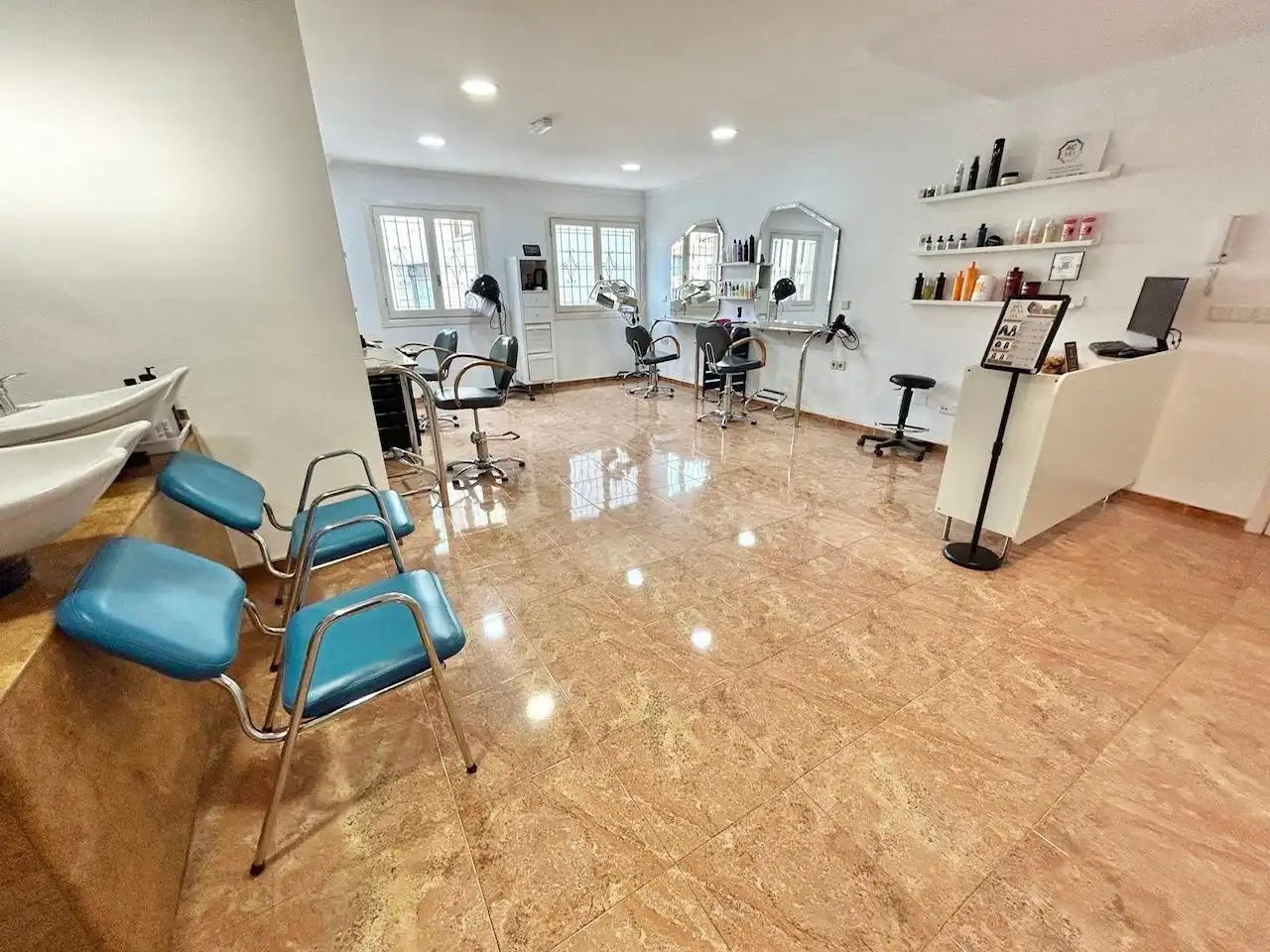 Büro zur Miete in Orihuela mit Klimaanlage, Heizung und Möbliert