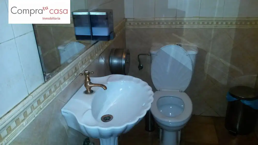 Baño de Local en venta en Segovia con Aire acondicionado y Amueblado