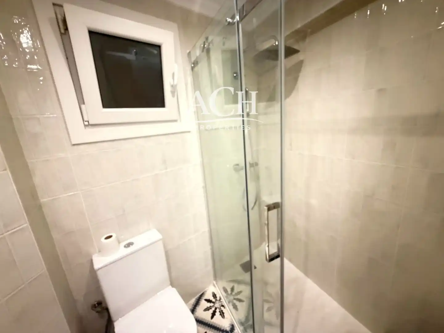 Bathroom of Flat for rent in Bilbao   with Heating and Furnished