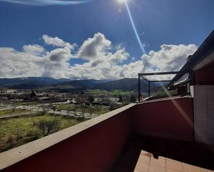 Vista exterior de Àtic en venda en La Seu d'Urgell amb Calefacció i Terrassa