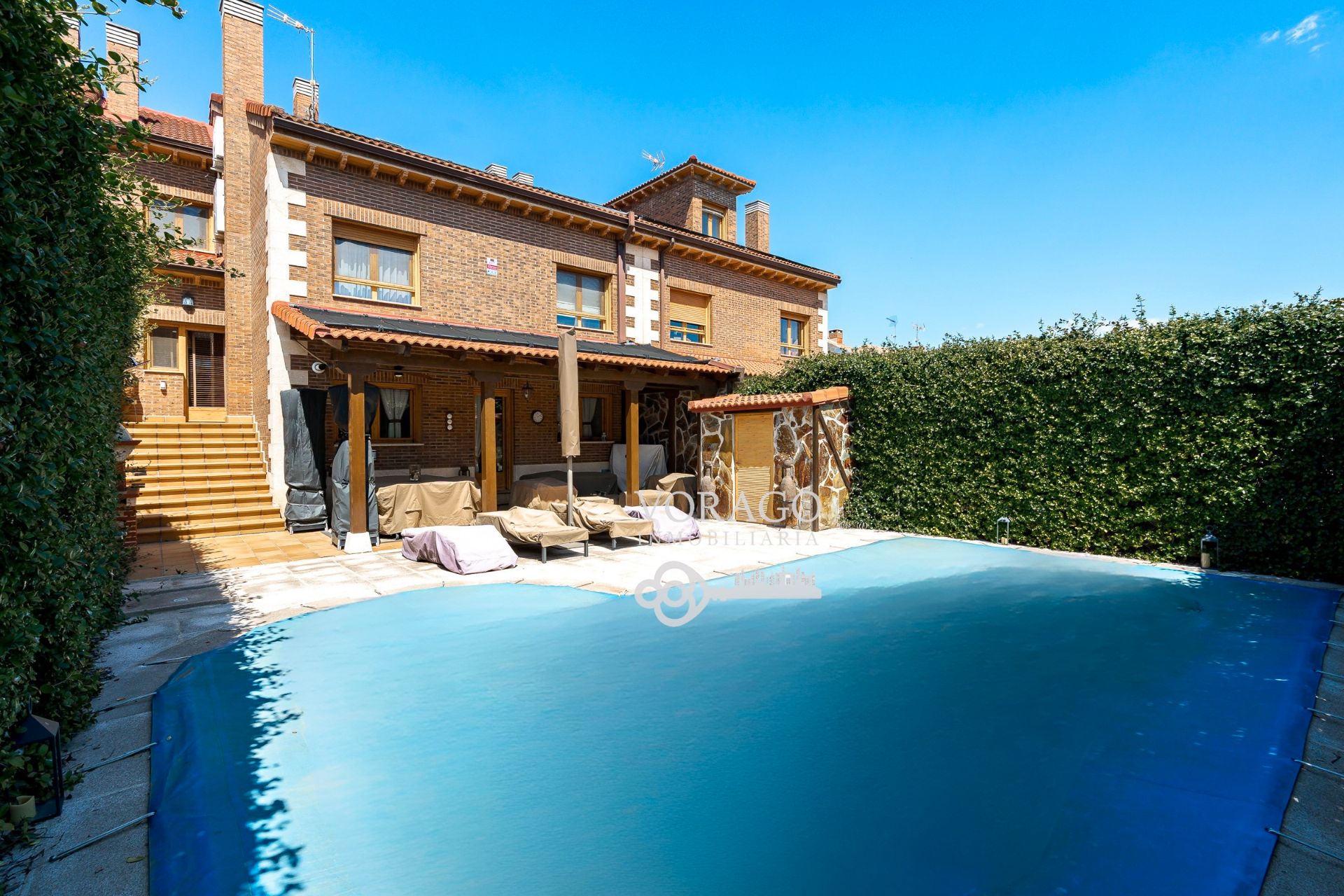 Piscina de Casa adosada en venda en Meco amb Aire condicionat, Jardí privat i Piscina