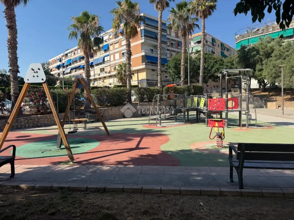 Parking de Ático en venta en Alicante / Alacant con Terraza y Balcón
