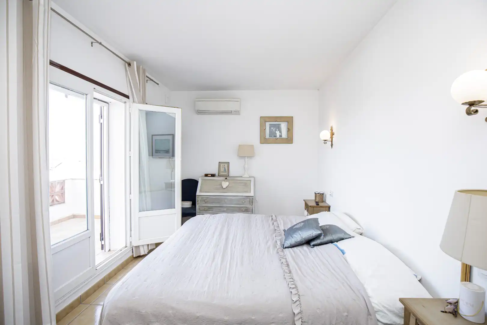 Dormitori de Casa o xalet en venda en L'Escala amb Aire condicionat, Jardí privat i Terrassa