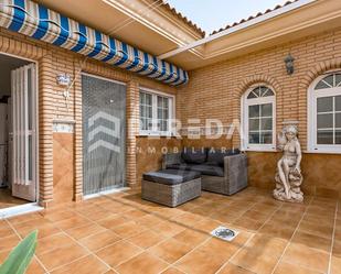 Terrassa de Casa adosada en venda en Roquetas de Mar amb Aire condicionat, Jardí privat i Parquet