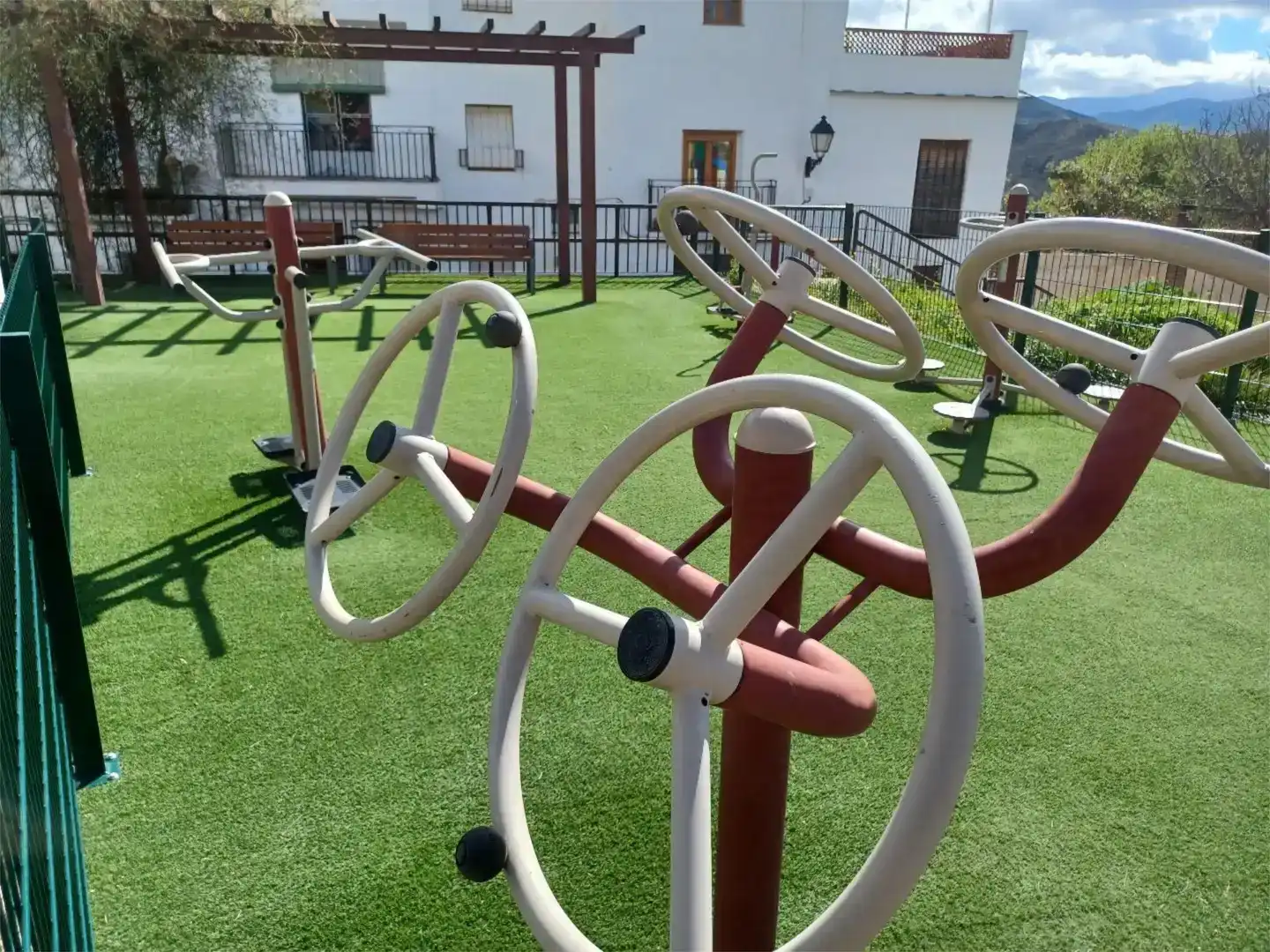 Vista exterior de Piso en venta en Carataunas con Piscina y Amueblado