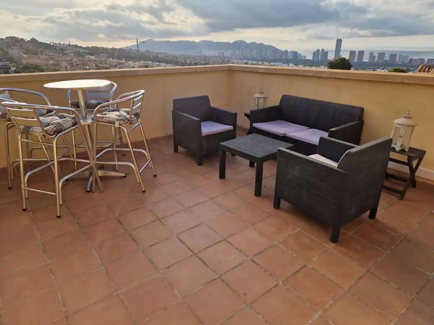 Casa a schiera con piscina in vendita a Golf Bahía, imagen 2