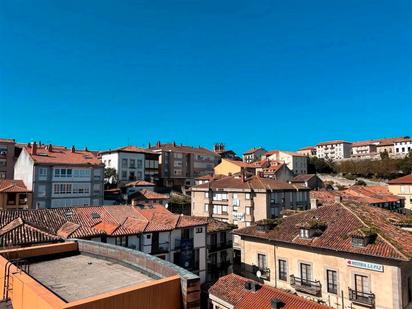 Außenansicht von Wohnung zum verkauf in San Vicente de la Barquera mit Balkon