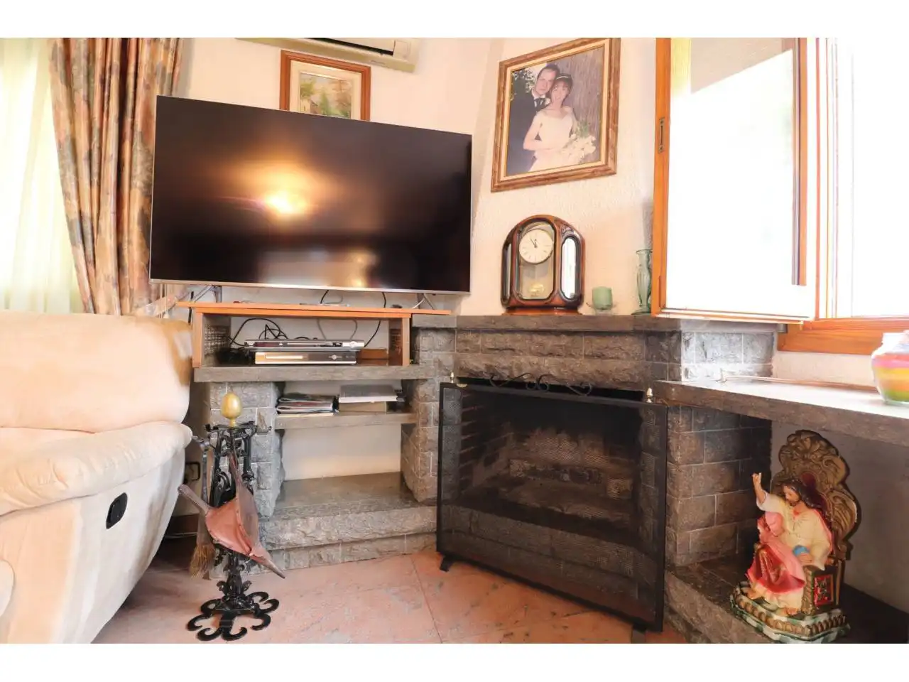 Living room of Houses for sale in Cerdanyola del Vallès  with Private garden