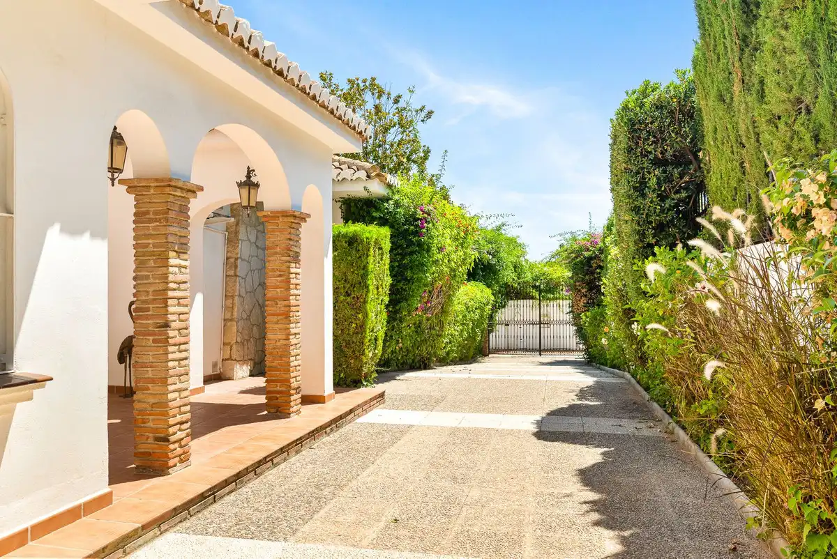 Vista exterior de Casa o chalet en venta en Mijas con Aire acondicionado, Calefacción y Jardín privado