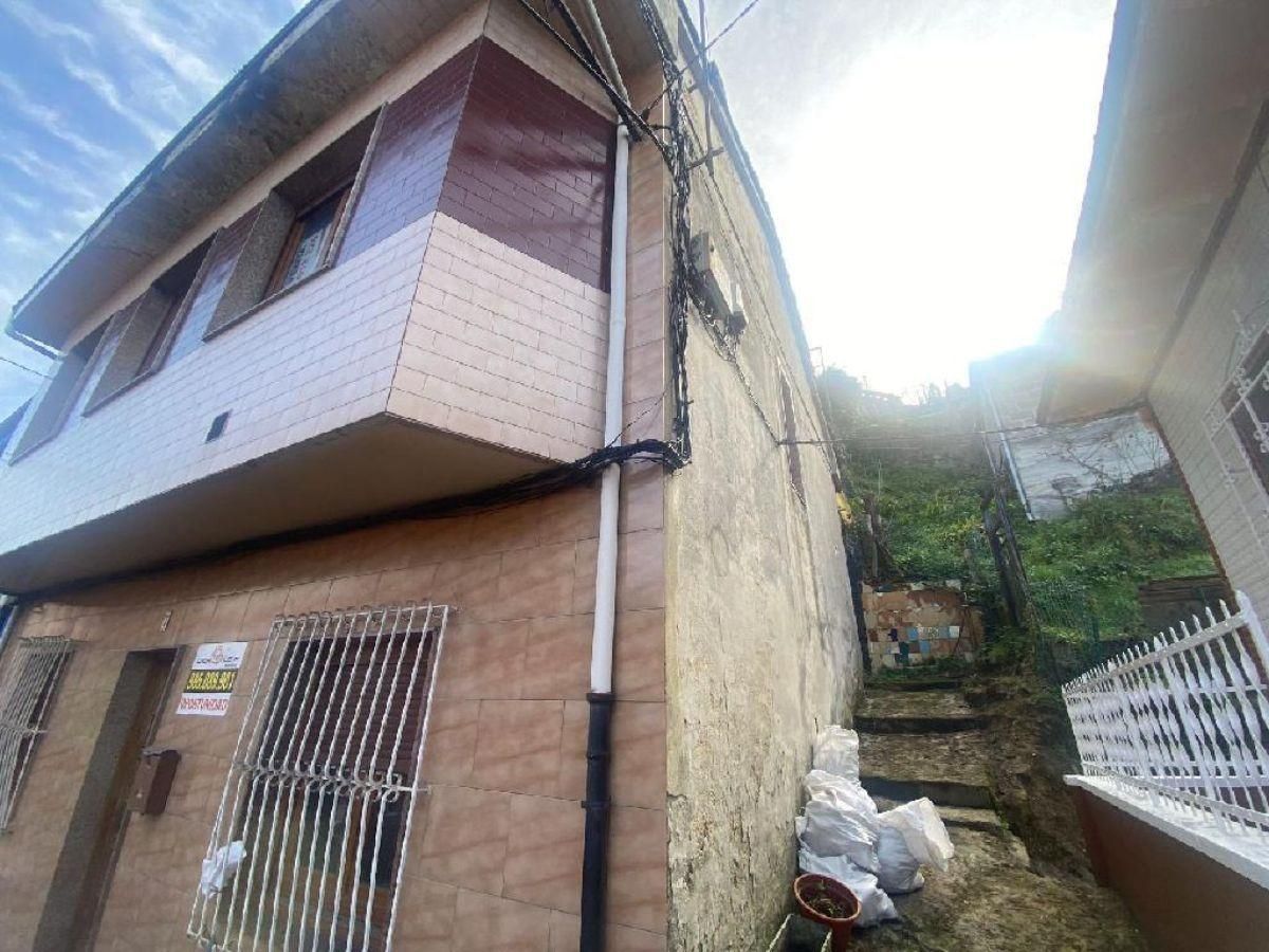 Vista exterior de Casa adosada en venda en San Martín del Rey Aurelio