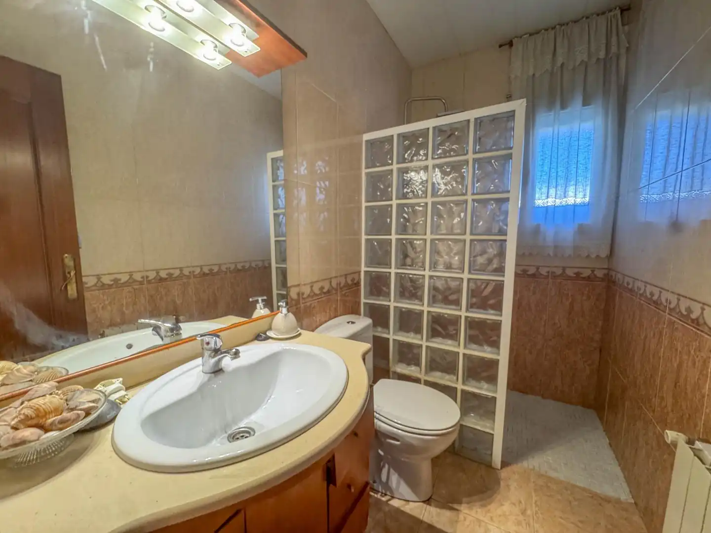 Baño de Casa o chalet en venta en Sant Esteve Sesrovires con Aire acondicionado, Calefacción y Balcón