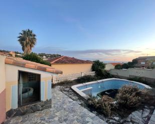 Vista exterior de Casa o xalet en venda en El Vendrell amb Terrassa, Traster i Piscina