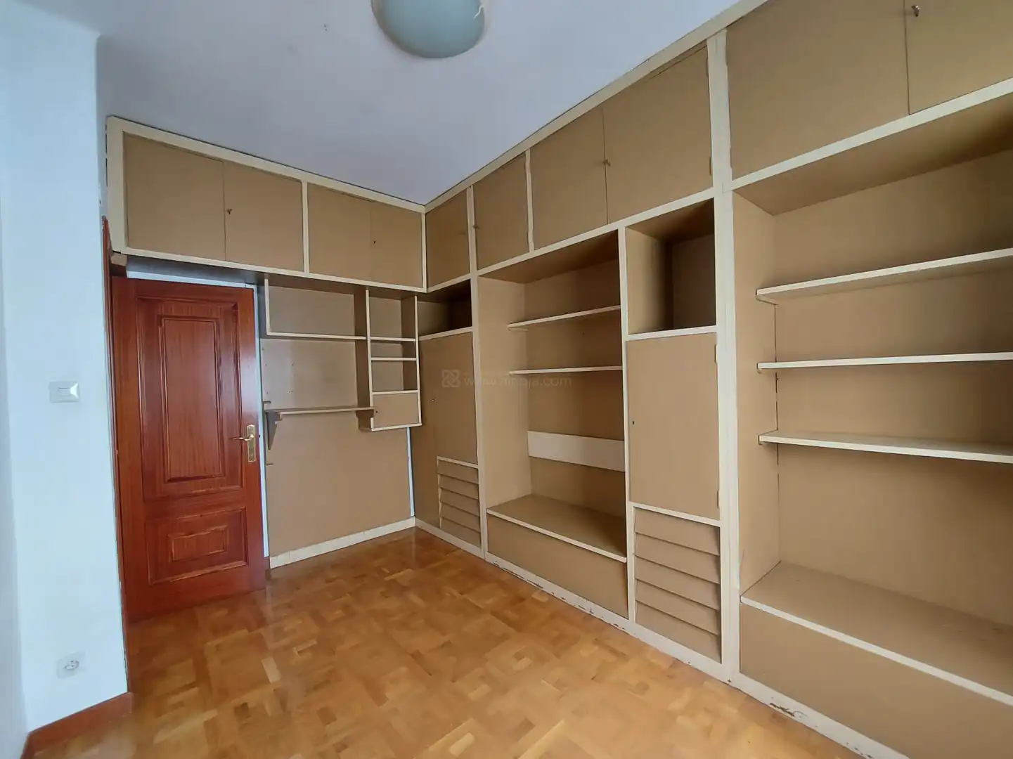 Habitación de Piso en venta en  Logroño con Calefacción, Parquet y Terraza
