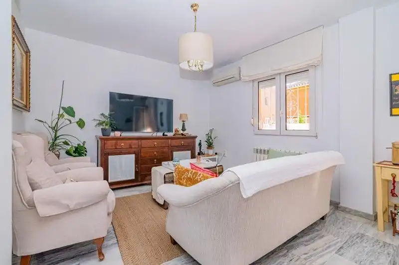 Sala d'estar de Casa o xalet en venda en Jun amb Aire condicionat, Terrassa i Traster