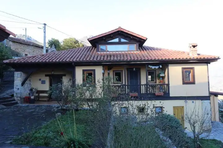 Vista exterior de Finca rústica en venda en Quirós amb Calefacció, Jardí privat i Terrassa