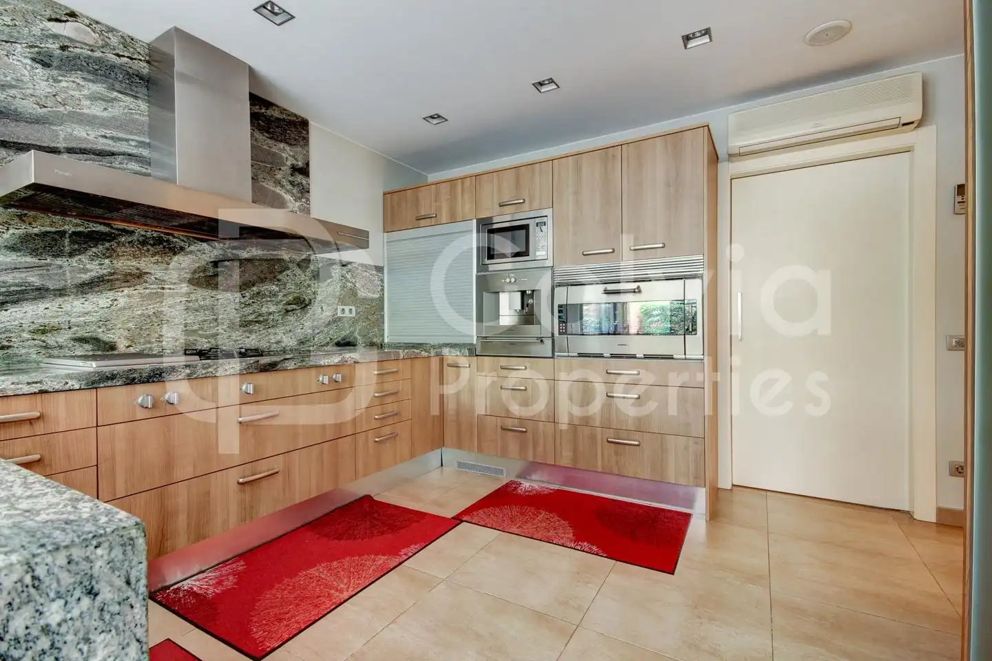 Cocina de Casa o chalet en venta en Viladecans con Aire acondicionado, Calefacción y Jardín privado