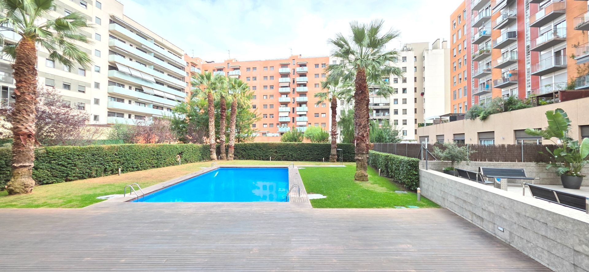 Swimming pool of Flat for sale in  Barcelona Capital  with Air Conditioner, Heating and Parquet flooring
