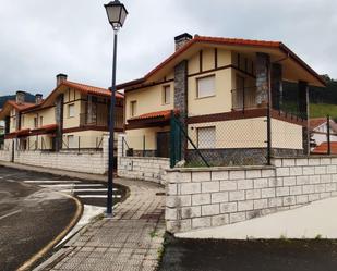 Vista exterior de Casa o xalet en venda en Bilbao  amb Terrassa