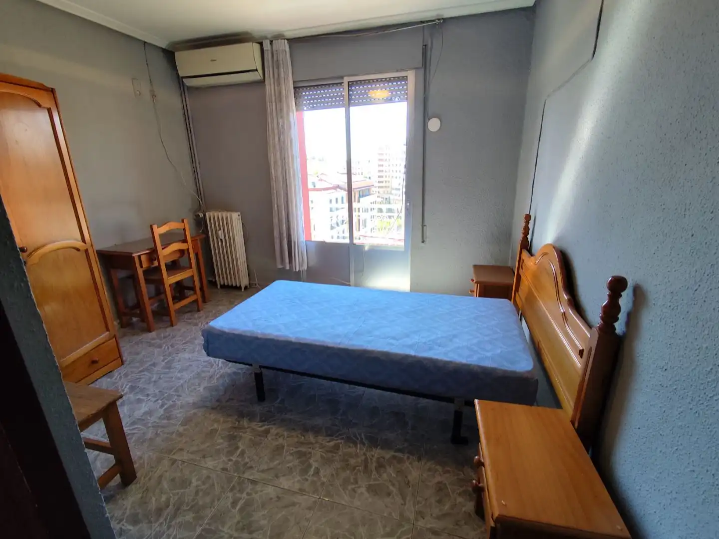 Schlafzimmer von Wohnung zur Miete in  Zaragoza Capital mit Balkon