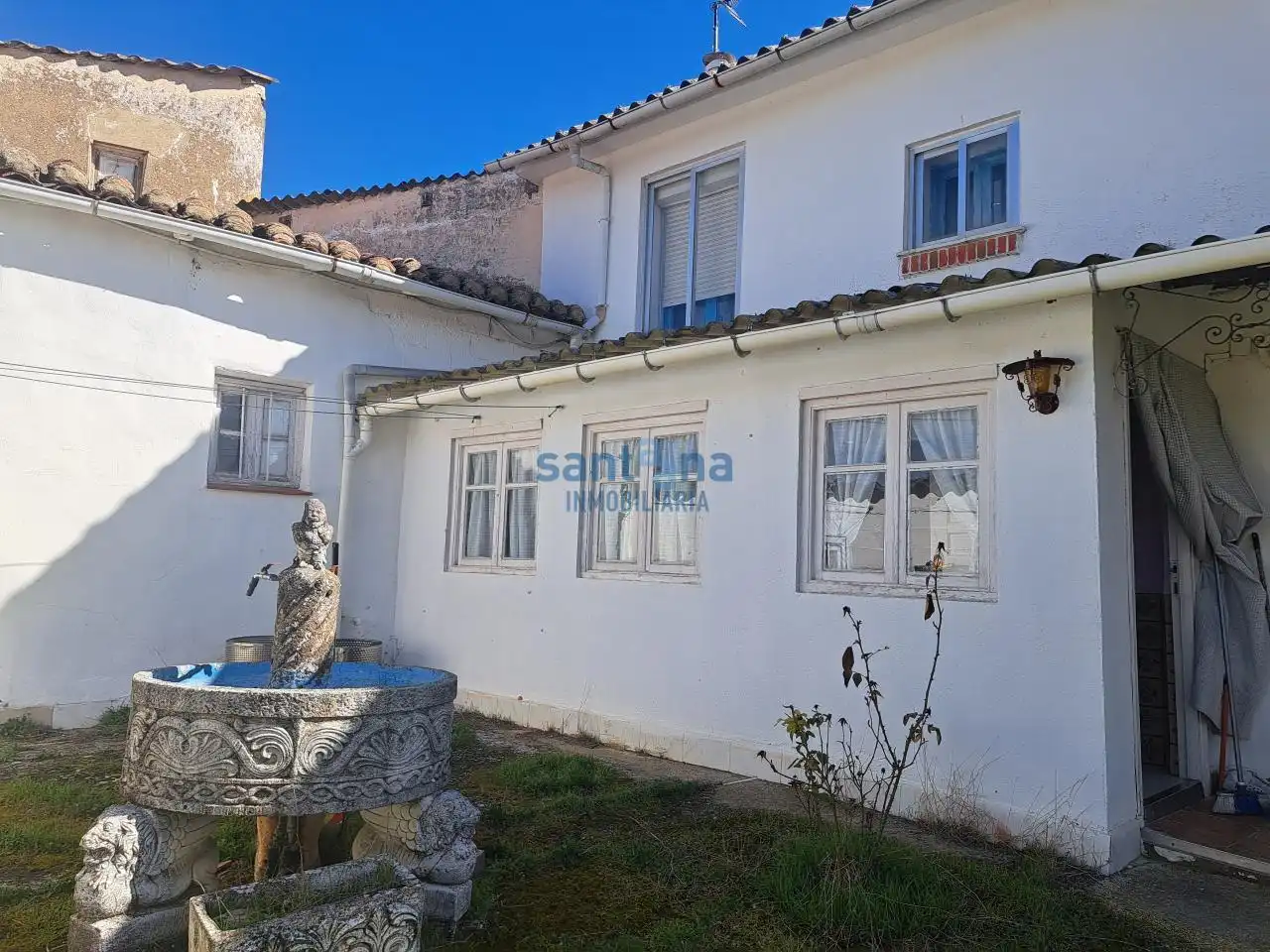 Vista exterior de Casa o xalet en venda en Gradefes amb Calefacció, Jardí privat i Traster