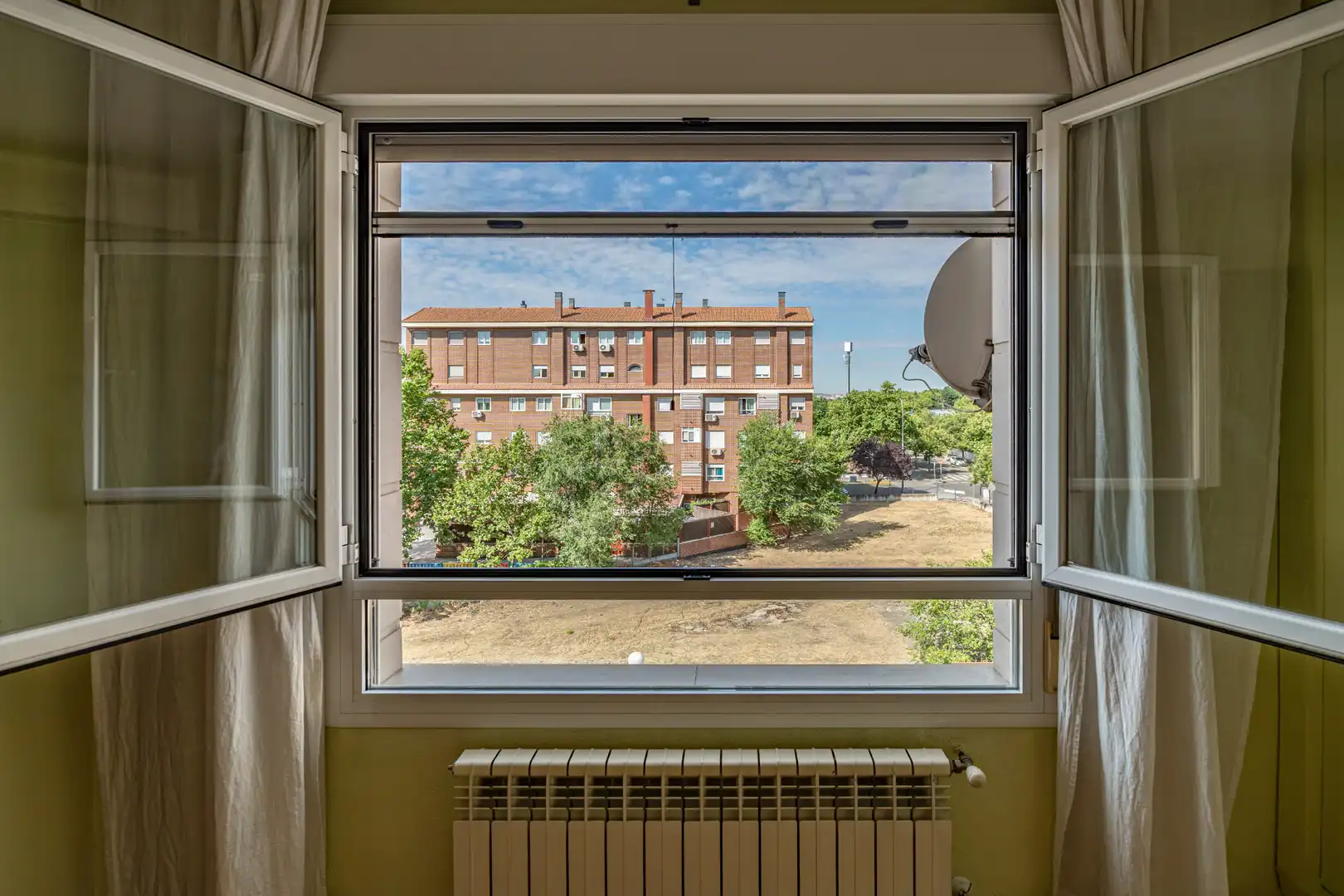 Exterior view of Flat for sale in Torrejón de Ardoz  with Air Conditioner, Heating and Parquet flooring