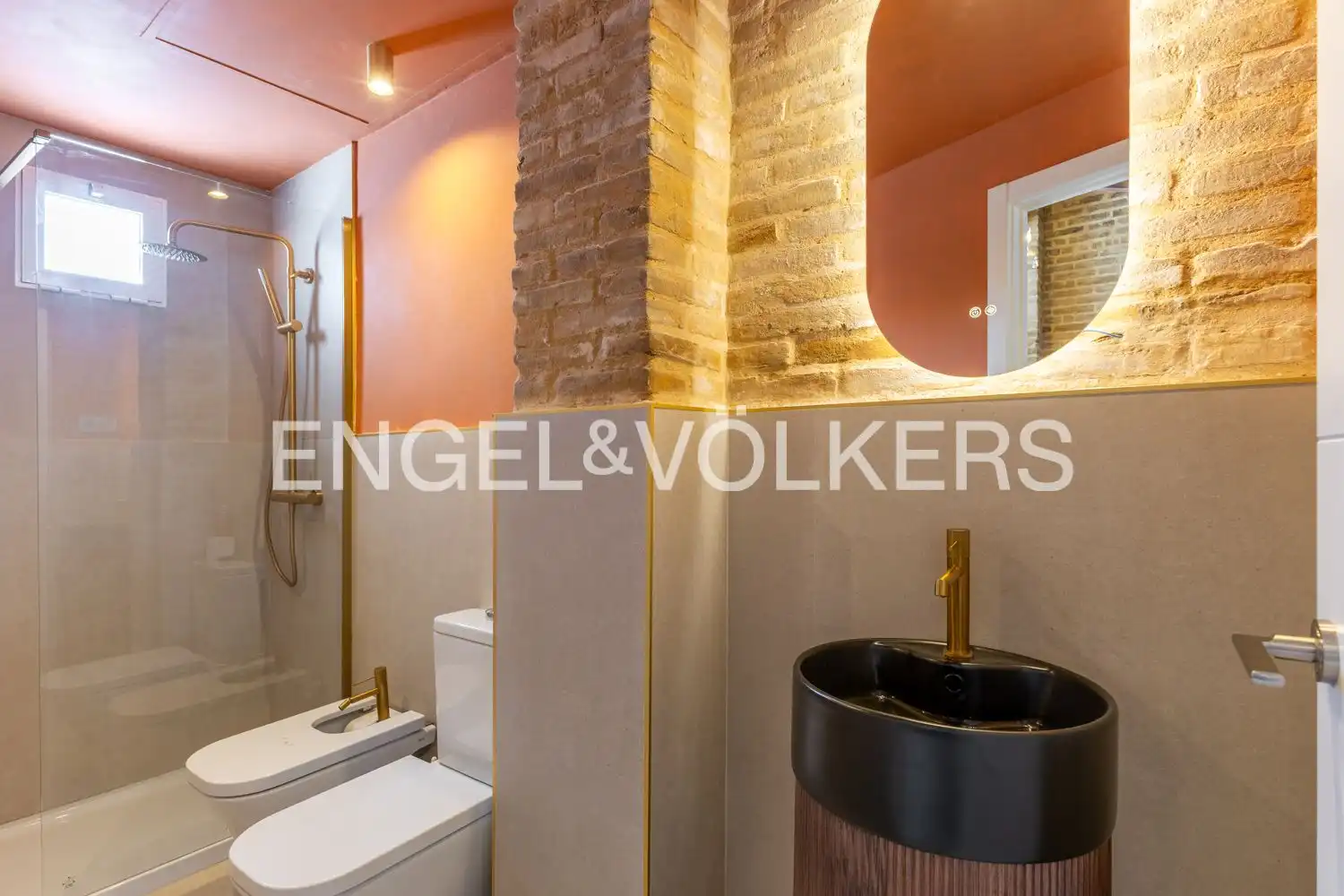 Bathroom of Attic for sale in Valencia  with Air Conditioner, Heating and Parquet flooring