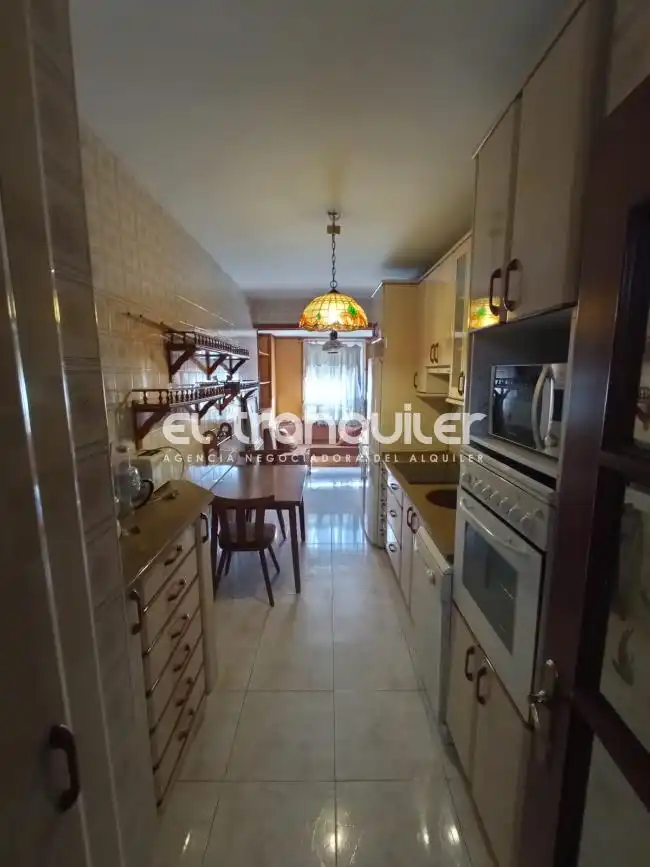 Kitchen of Flat for rent in Madrid  with Air Conditioner, Parquet flooring and Washing machine