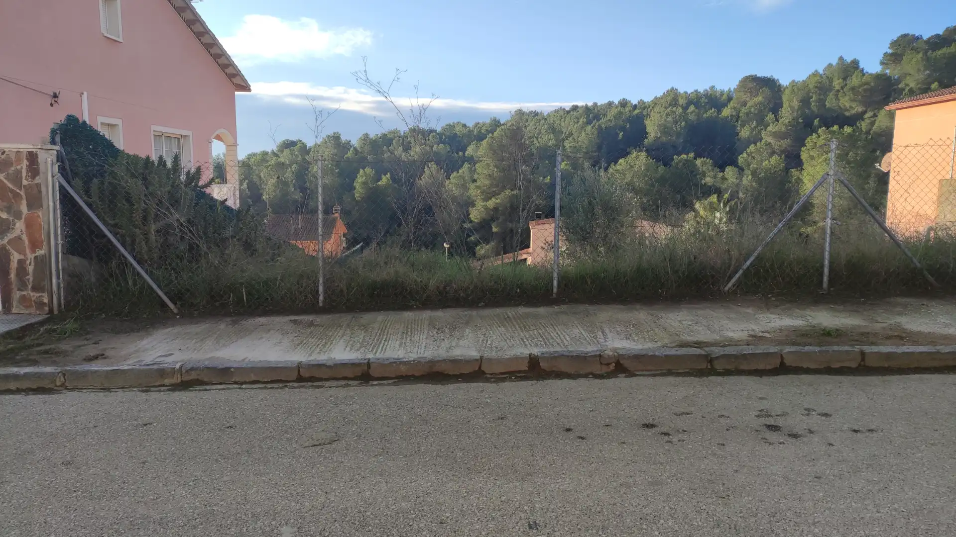 Terreny residencial en venda a Carrer Assutzena 19