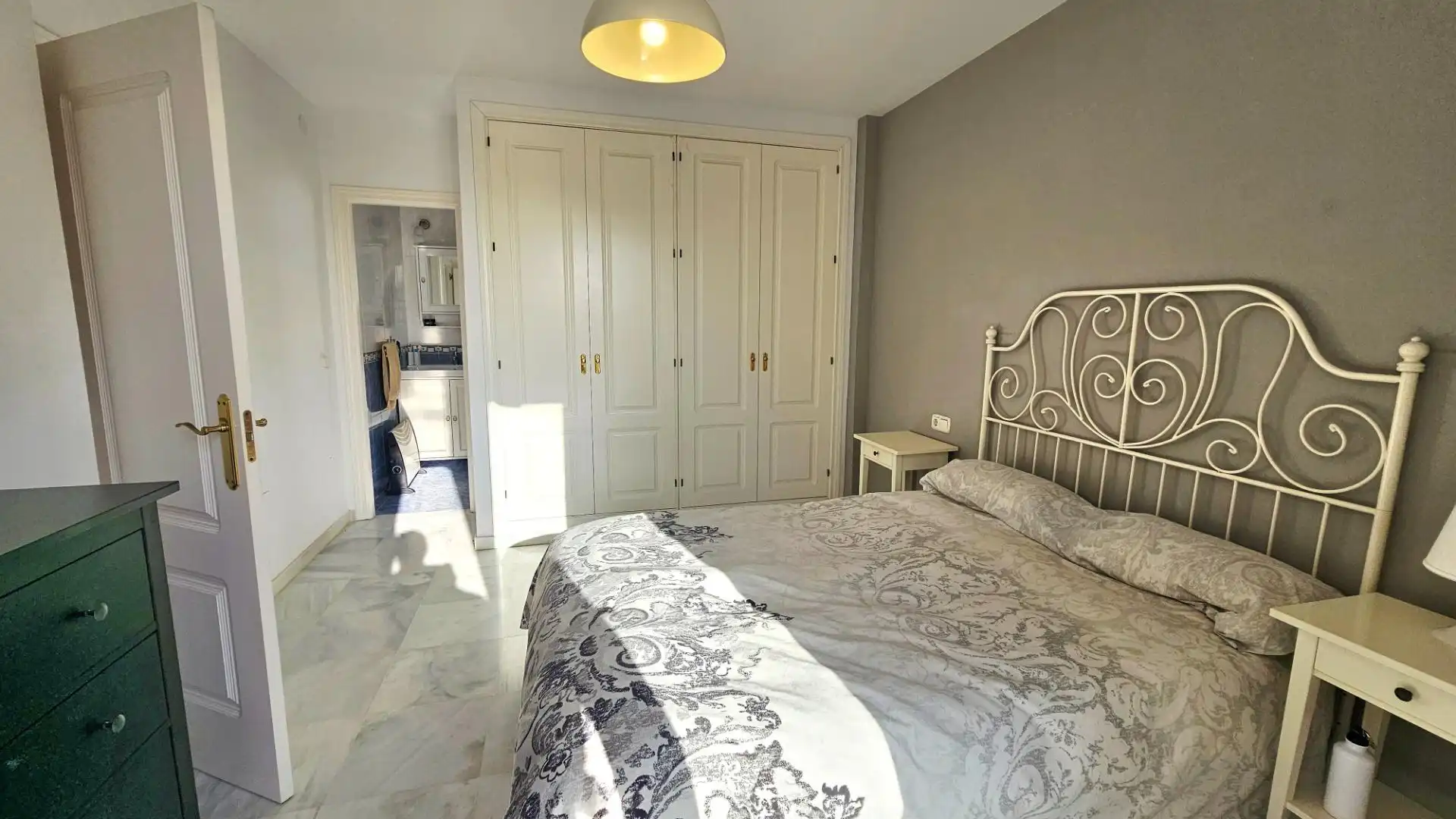 Dormitori de Casa adosada en venda en Benalmádena amb Aire condicionat, Jardí privat i Terrassa