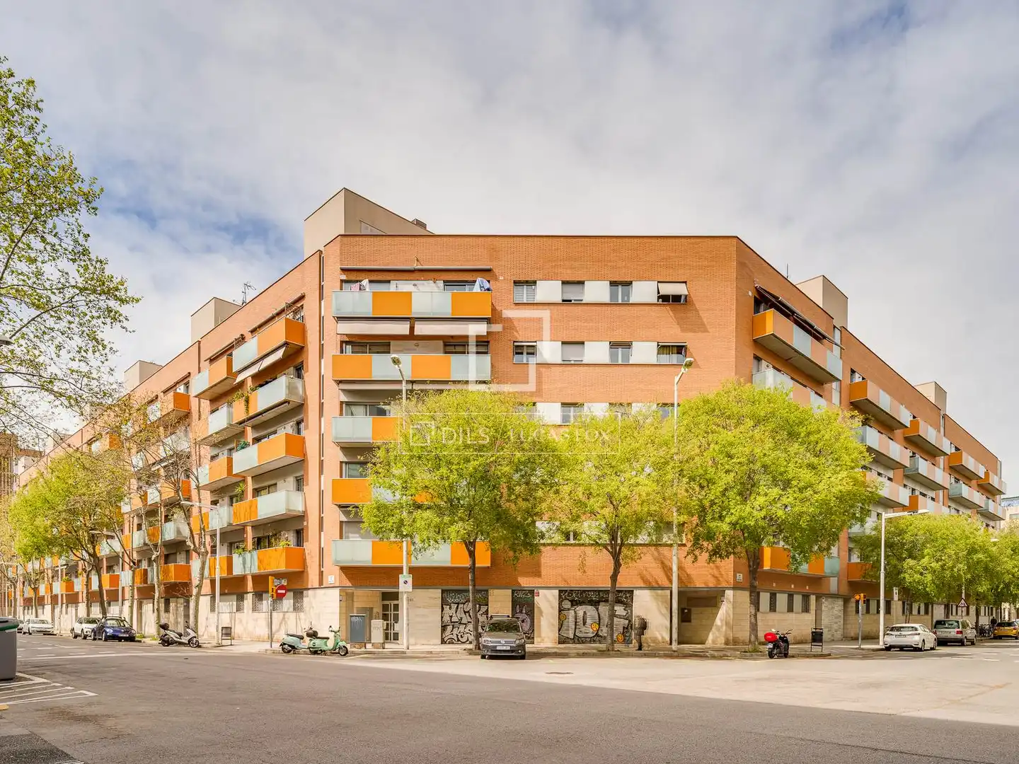 Vista exterior de Pis en venda en Barcelona amb Aire condicionat, Parquet i Piscina